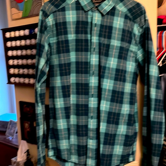 This is casual Under Armour long sleeve shirt The color is a Blue /Green. - Picture 1 of 2